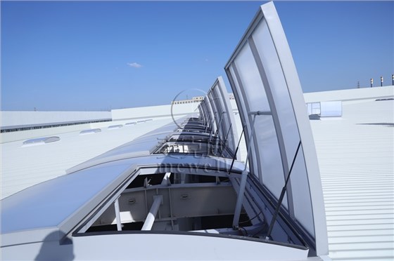 山西圓拱型電動采光排煙天窗（上開式）