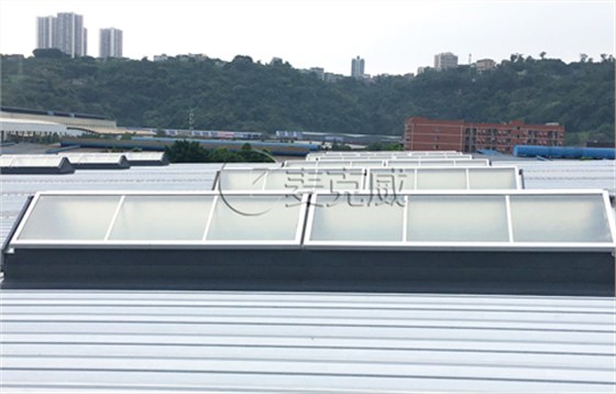 C1XT三角形電動(dòng)采光排煙天窗(下開式)