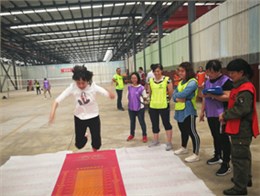 女子組立定跳遠(yuǎn)比賽