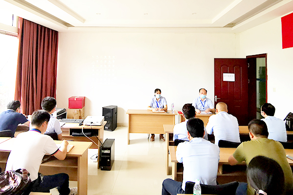 閆總主持銷(xiāo)售部述職大會(huì)